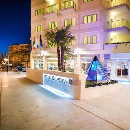 Hotel Europa ลาตินา ภายนอก รูปภาพ