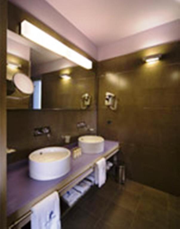 Hotel Europa ลาตินา ภายนอก รูปภาพ