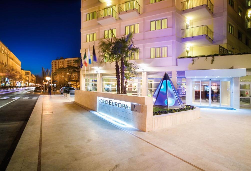 Hotel Europa ลาตินา ภายนอก รูปภาพ